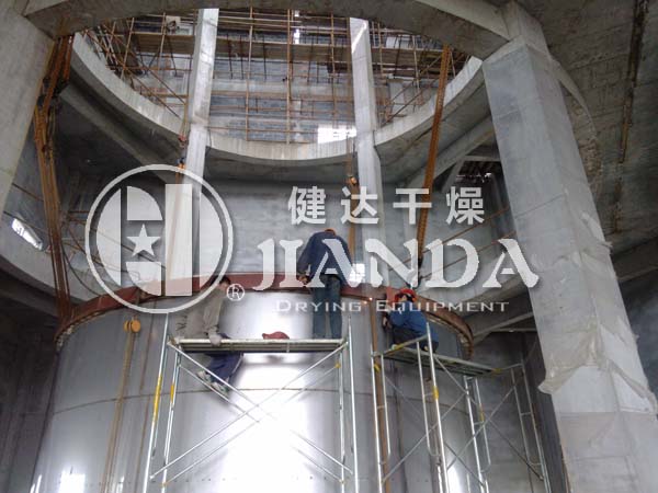 大型噴霧干燥機(jī)制作現(xiàn)場2